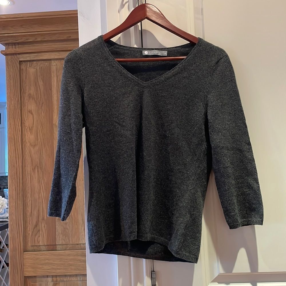 - Incashmere 100% cashmere v neck grey 3/4 sleeve sweater medium fitted